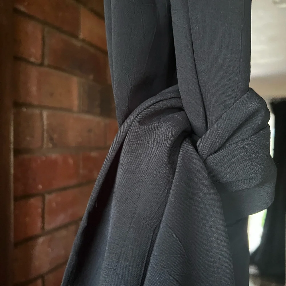 Wrap it your way! Around the shoulder shawl / wrap or scarf. Black and long. - Picture 3 of 12